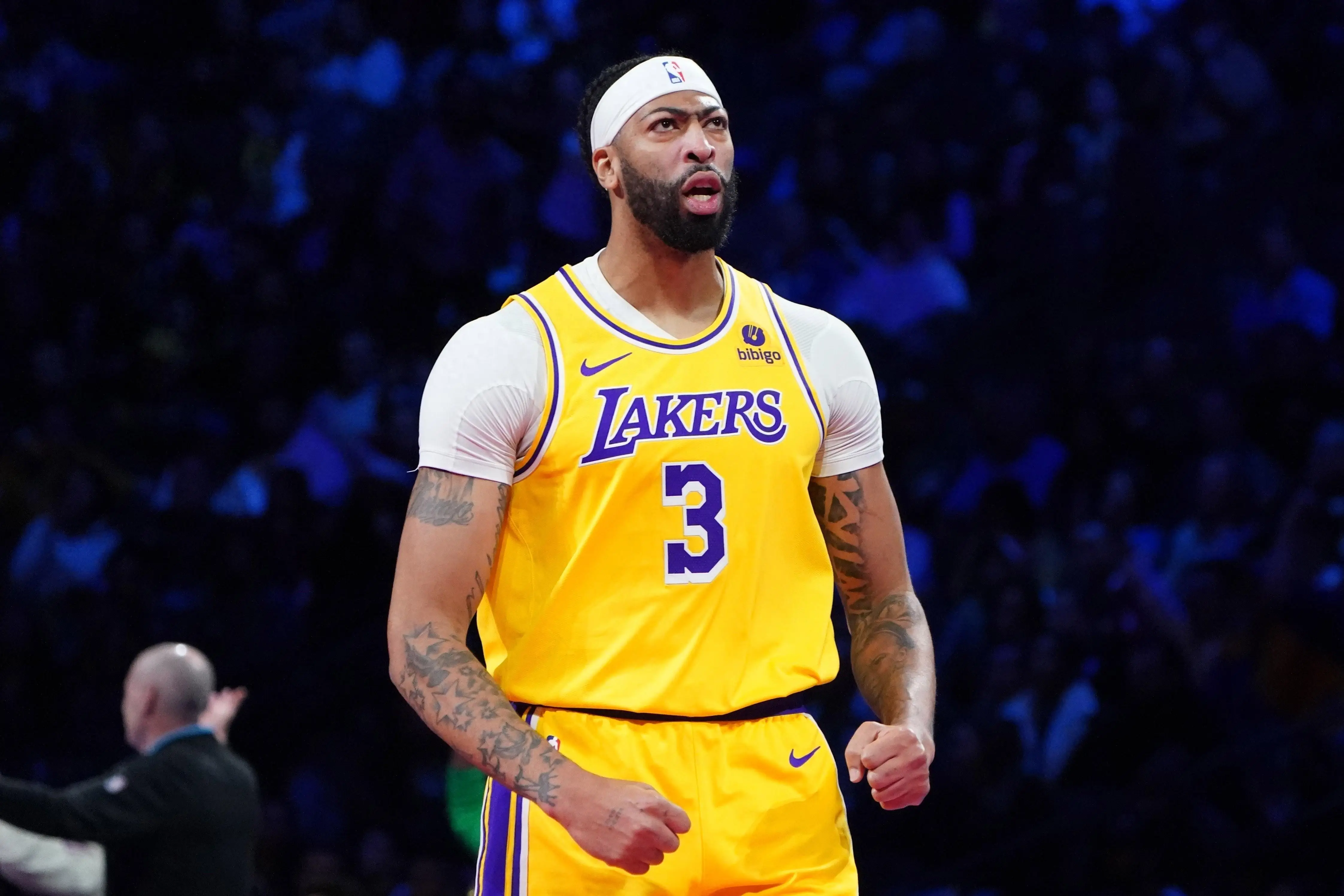 万博app-老鹰观众热烈欢呼！，浓眉哥迎来七赛季出色发挥赛场气氛高涨-万博app